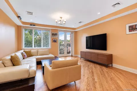 1674 E 22nd St #3B, Brooklyn, NY 11229