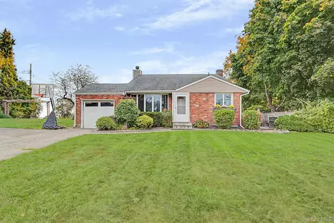 3410 Lorelei Dr, Yorktown, NY 10598