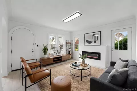 2 Fordham Pl, Hempstead, NY 11550