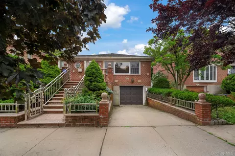 24420 73rd Ave, New York, NY 11362