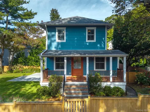 18 20th Ave, Sea Cliff, NY 11579