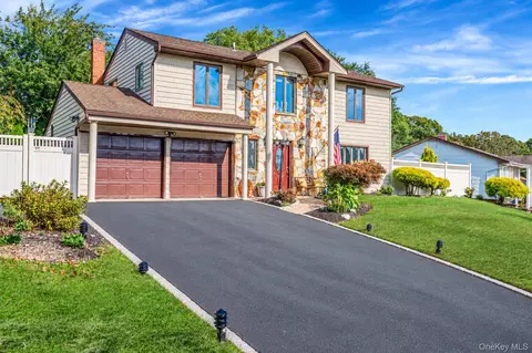 17 Hill Ln, Smithtown, NY 11787