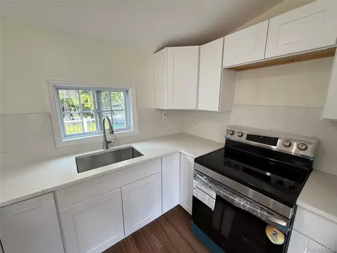 Kitchen - 2 Walnut Park Lot 1 Ln, Milton, NY 12547 photo 7 of 9