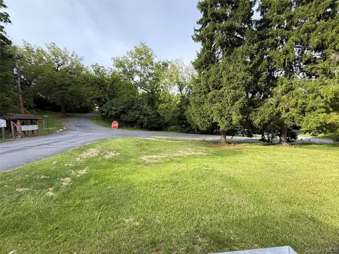 Exterior - 2 Walnut Park Lot 1 Ln, Milton, NY 12547 photo 4 of 5