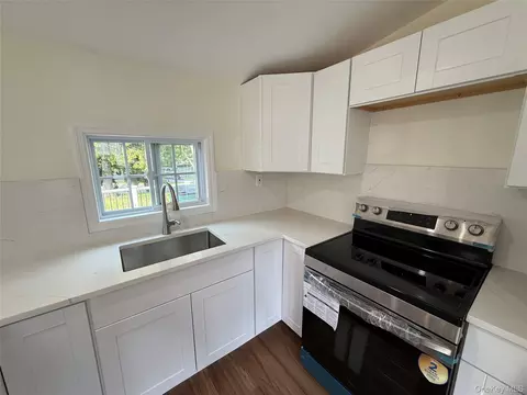 Kitchen - 2 Walnut Park Lot 1 Ln, Milton, NY 12547 photo 4 of 9