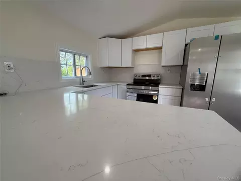 Kitchen - 2 Walnut Park Lot 1 Ln, Milton, NY 12547 photo 3 of 9
