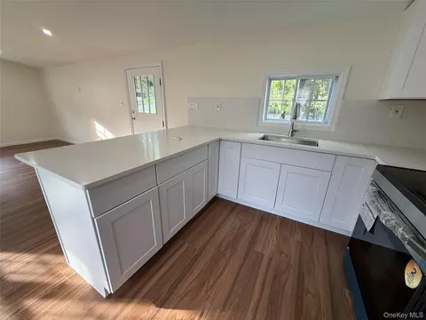 Kitchen - 2 Walnut Park Lot 1 Ln, Milton, NY 12547 photo 6 of 9
