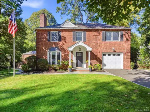 95 Dartmouth Rd, North Hempstead, NY 11030