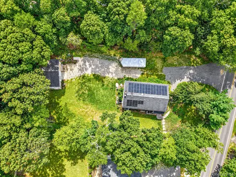 95 W Bartlett Rd, Middle Island, NY 11953