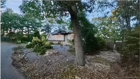 197 Albany Ave, West Babylon, NY 11704