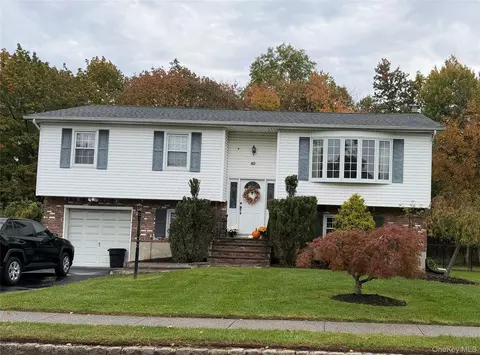 40 Lake Nanuet Dr, Clarkstown, NY 10954