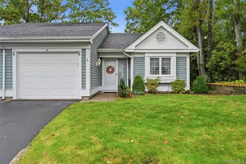 14 Flanders Ct, Ridge, NY 11961