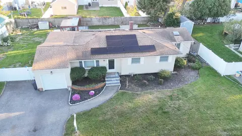 24 Rodney Ave, Islip Terrace, NY 11752