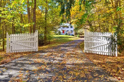 2261 Hunterbrook Rd, Yorktown, NY 10598