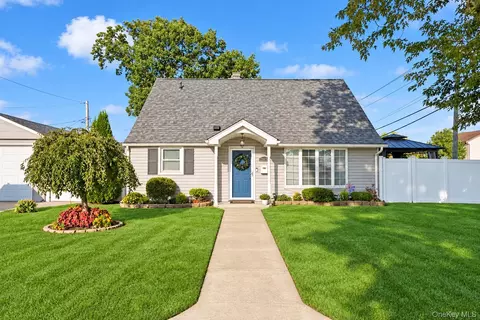 2313 Jefferson St, East Meadow, NY 11554