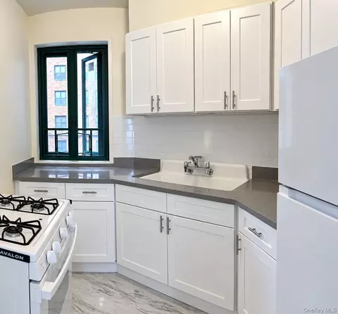 24 Metropolitan Oval #2D, New York, NY 10462