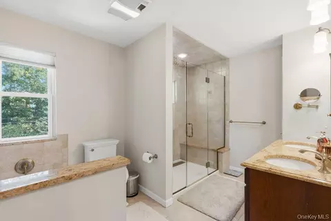 Bath - 25 Beaumont Dr, Plainview, NY 11803 photo 1 of 5