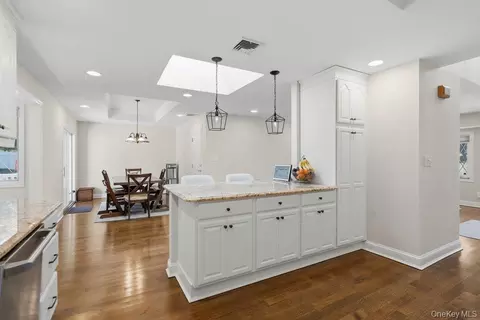Kitchen - 25 Beaumont Dr, Plainview, NY 11803 photo 5 of 5