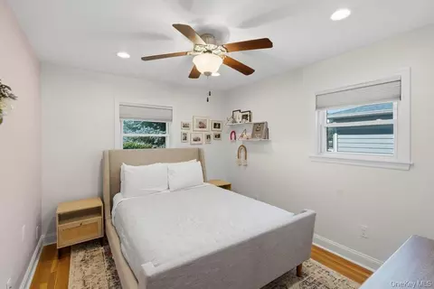Bedroom - 25 Beaumont Dr, Plainview, NY 11803 photo 5 of 7