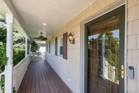 Exterior - 25 Beaumont Dr, Plainview, NY 11803 photo 3 of 7