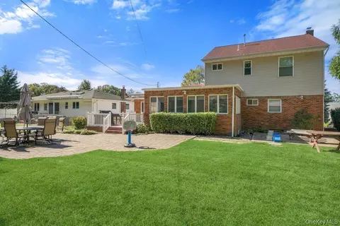 Exterior - 25 Beaumont Dr, Plainview, NY 11803 photo 7 of 7