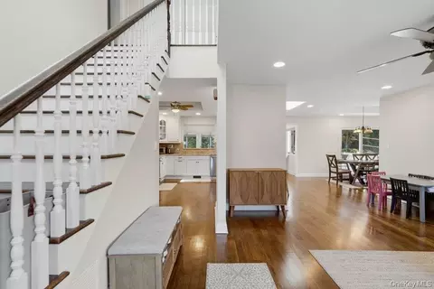 Entry Way - 25 Beaumont Dr, Plainview, NY 11803 photo 1 of 2