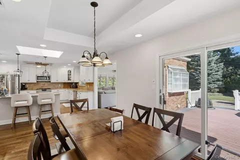 Dining - 25 Beaumont Dr, Plainview, NY 11803 photo 4 of 4