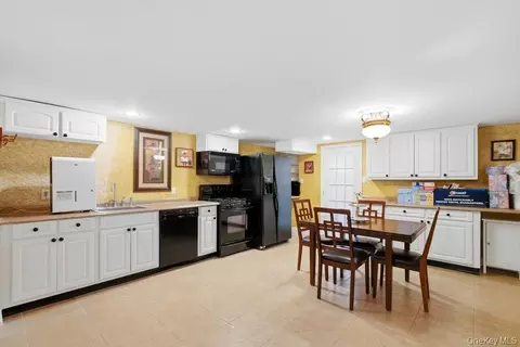 Other - 25 Beaumont Dr, Plainview, NY 11803 photo 8 of 12