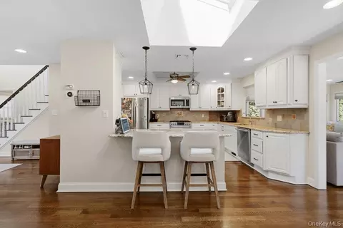 Kitchen - 25 Beaumont Dr, Plainview, NY 11803 photo 1 of 5