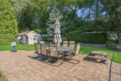 Exterior - 25 Beaumont Dr, Plainview, NY 11803 photo 6 of 7