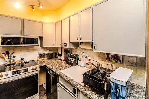 Kitchen - 166 Rinaldi Blvd #A, Poughkeepsie, NY 12601 photo 2 of 4
