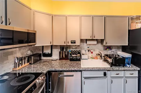 Kitchen - 166 Rinaldi Blvd #A, Poughkeepsie, NY 12601 photo 1 of 4
