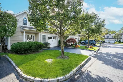 32 Coral Ln, Sayville, NY 11782