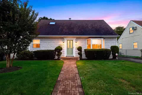 48 Teneyck Ave, Valley Stream, NY 11580