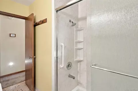 Bath - 199 Lauer Rd, Poughkeepsie, NY 12603 photo 2 of 4