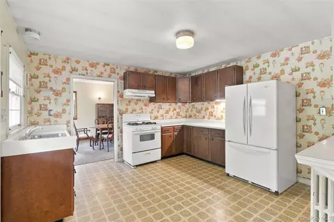 Kitchen - 199 Lauer Rd, Poughkeepsie, NY 12603 photo 2 of 3