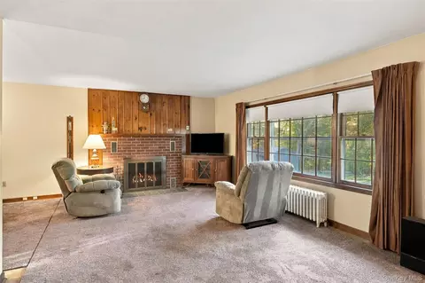 Living - 199 Lauer Rd, Poughkeepsie, NY 12603 photo 2 of 5