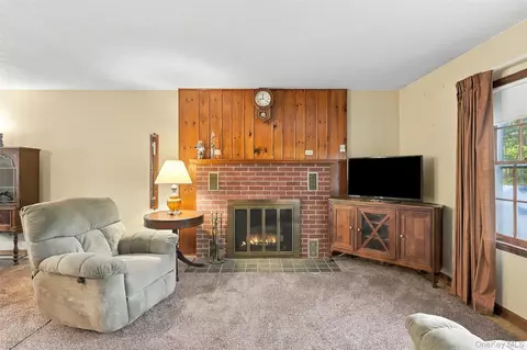 Living - 199 Lauer Rd, Poughkeepsie, NY 12603 photo 3 of 5