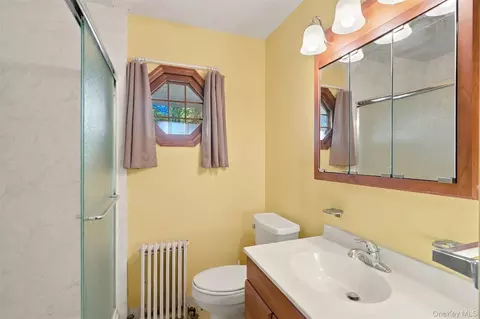 Bath - 199 Lauer Rd, Poughkeepsie, NY 12603 photo 1 of 4