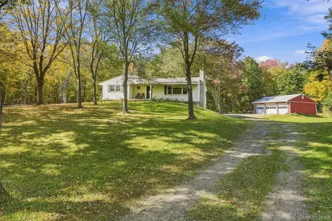 Exterior - 199 Lauer Rd, Poughkeepsie, NY 12603 photo 8 of 11