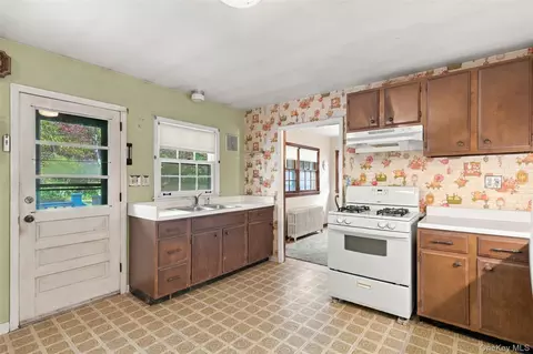 Kitchen - 199 Lauer Rd, Poughkeepsie, NY 12603 photo 3 of 3