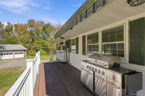 Exterior - 199 Lauer Rd, Poughkeepsie, NY 12603 photo 5 of 11