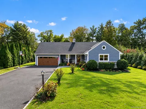 12 Sheep Pasture Ln, Huntington, NY 11743