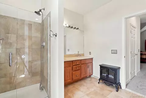 Bath - 9 Ash Rd, Fishkill, NY 12590 photo 3 of 6