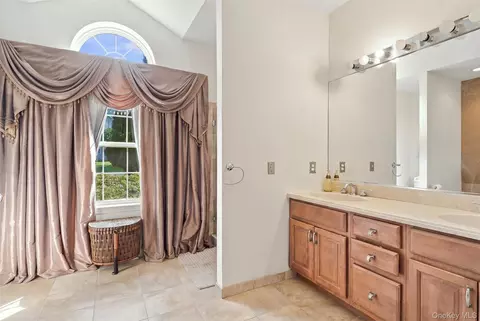 Bath - 9 Ash Rd, Fishkill, NY 12590 photo 1 of 6