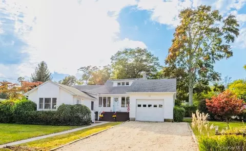 24 Lavender Rd, Rocky Point, NY 11778