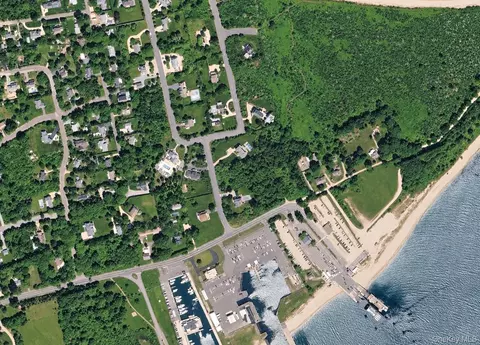 320 Lands End Rd, Southold, NY 11957
