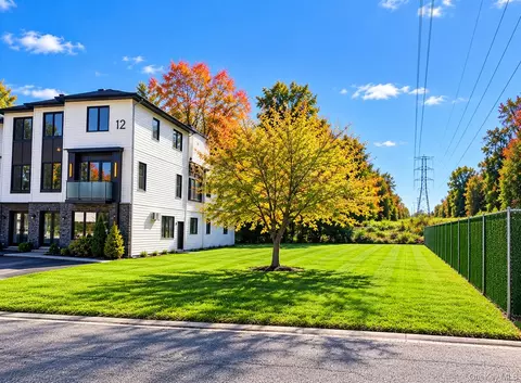 12 Sherman Dr #202, Ramapo, NY 10977