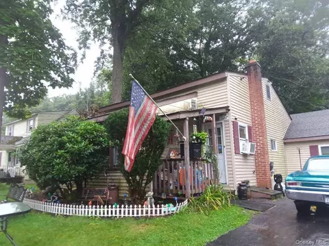 874 Bloomingburg Rd, Wallkill, NY 12721