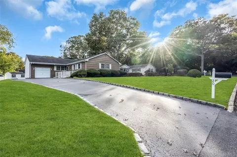 20 Victory St, Ronkonkoma, NY 11779